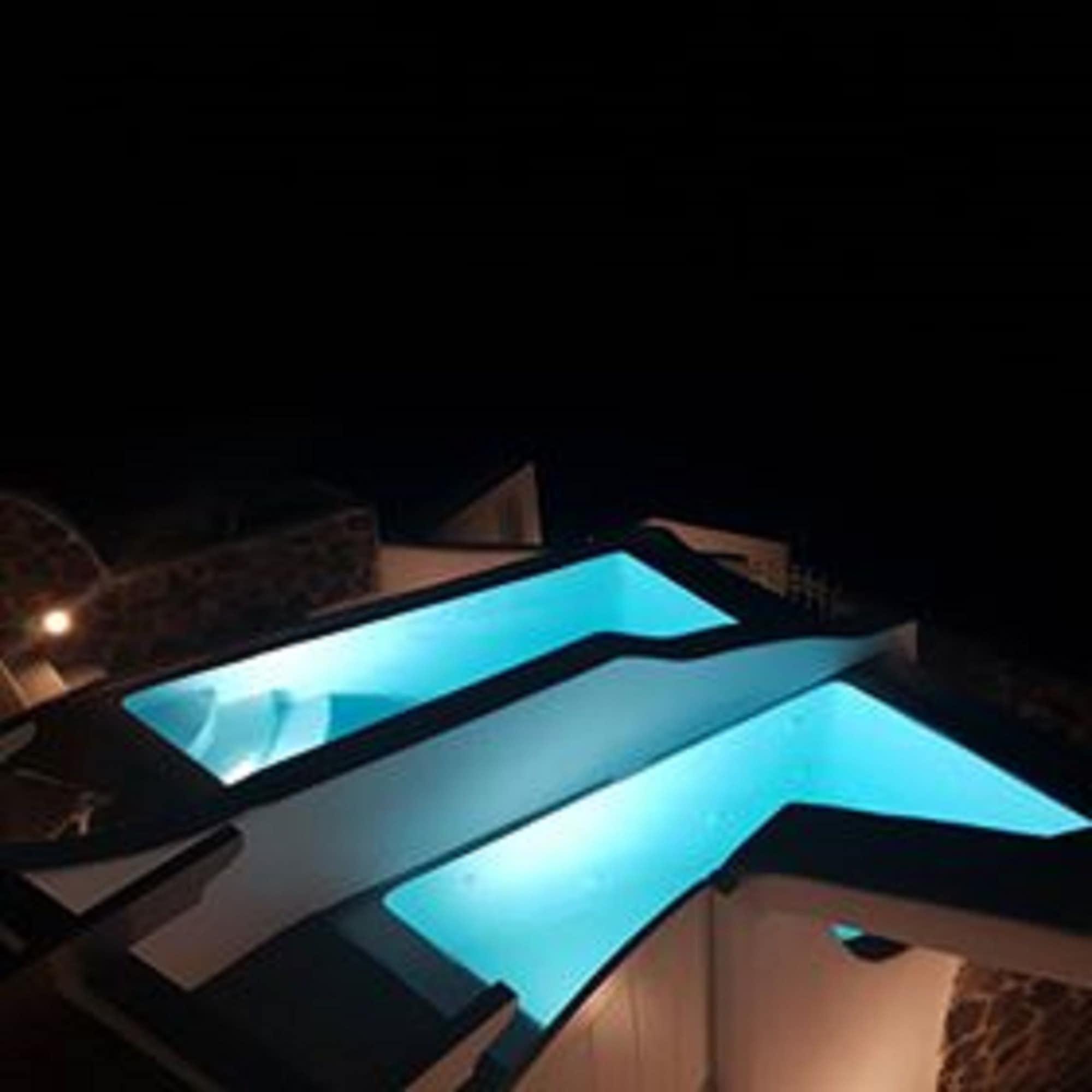 Adamant (adults Only) Firá